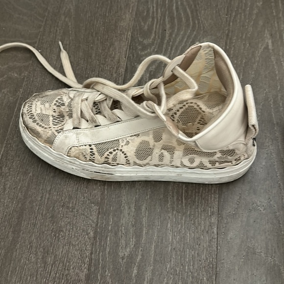 CHLOÉ
Lauren Beige Lace High Top Sneaker - Picture 6 of 8